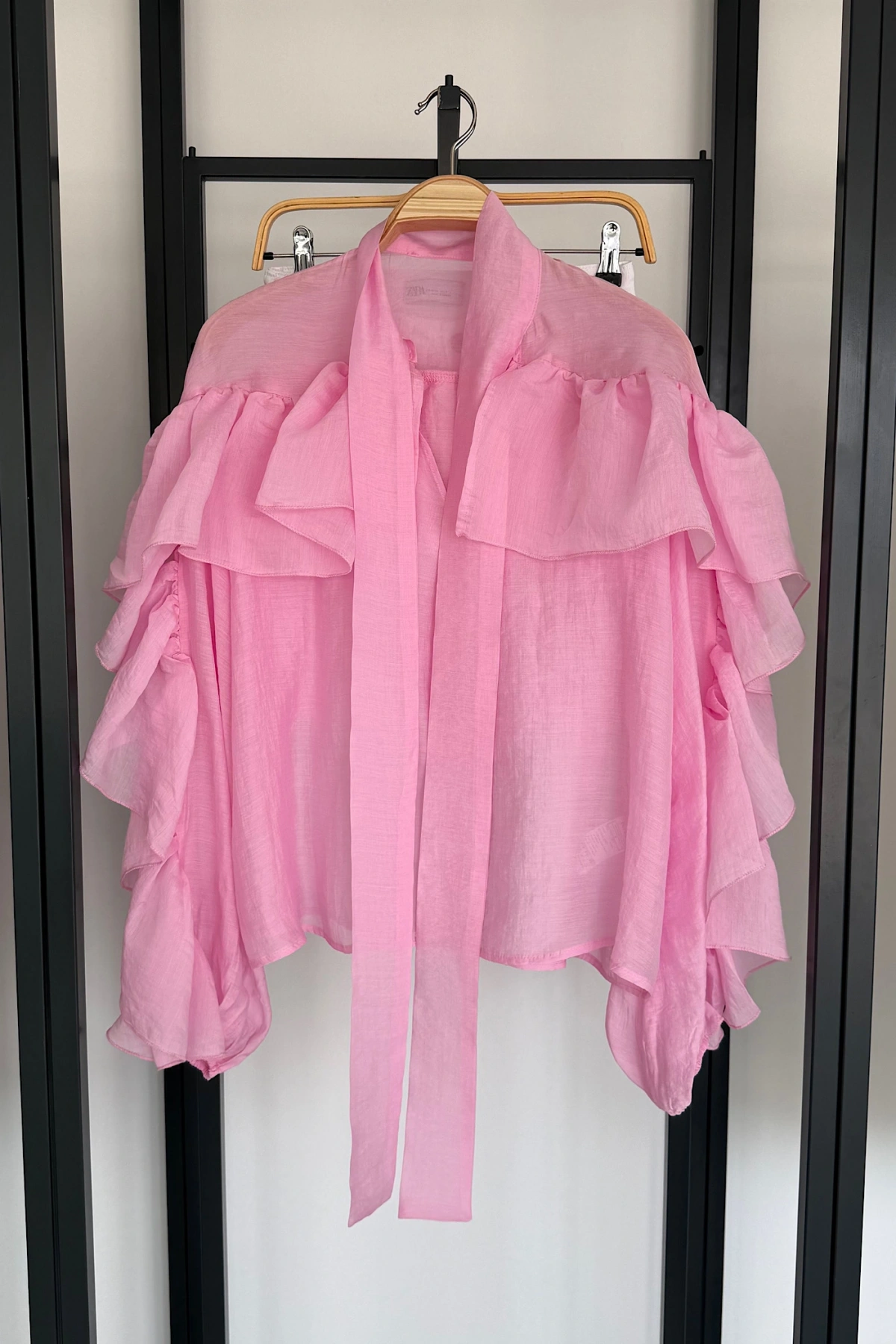 Fular Yaka Romantik Kesim Gömlek Pembe
