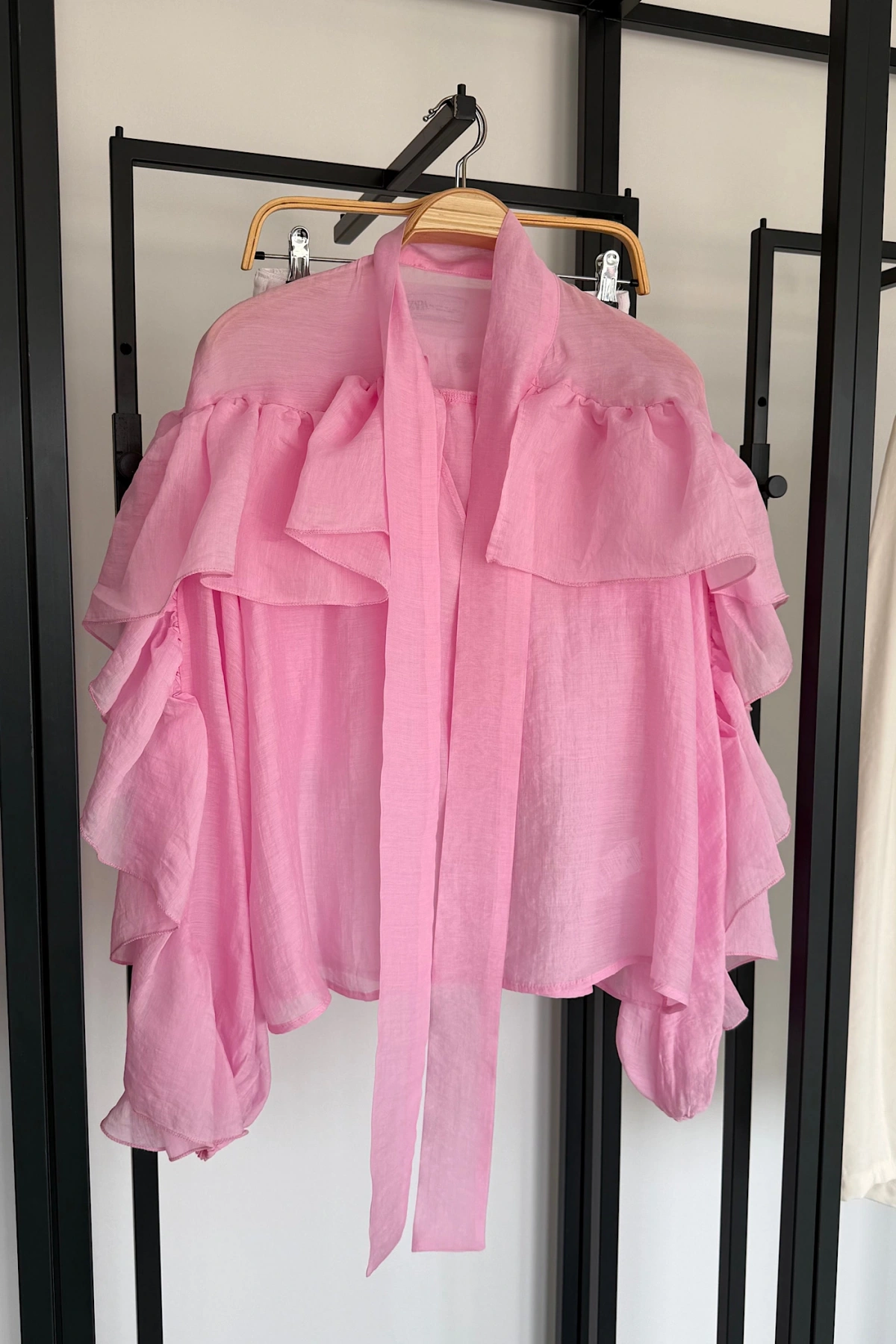 Fular Yaka Romantik Kesim Gömlek Pembe