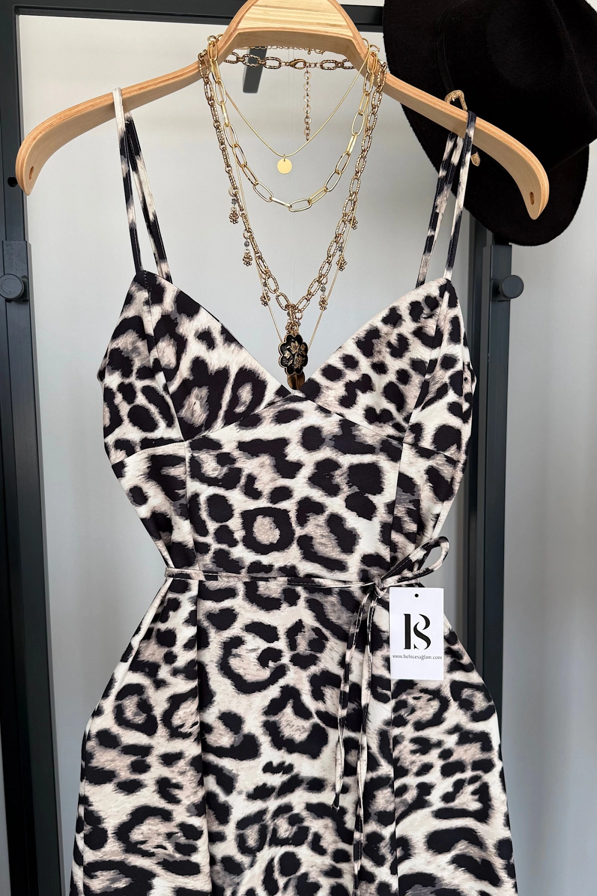 Arka Bağlamalı Leopar Elbise Krem