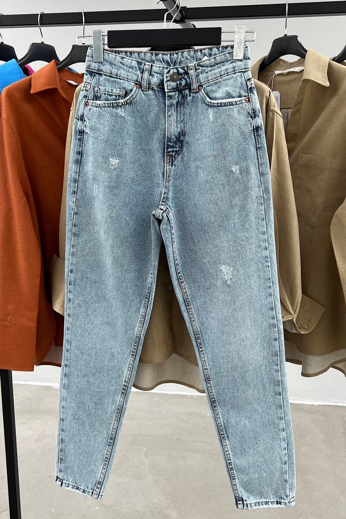 Outdoor Snow Wash Mom Jean