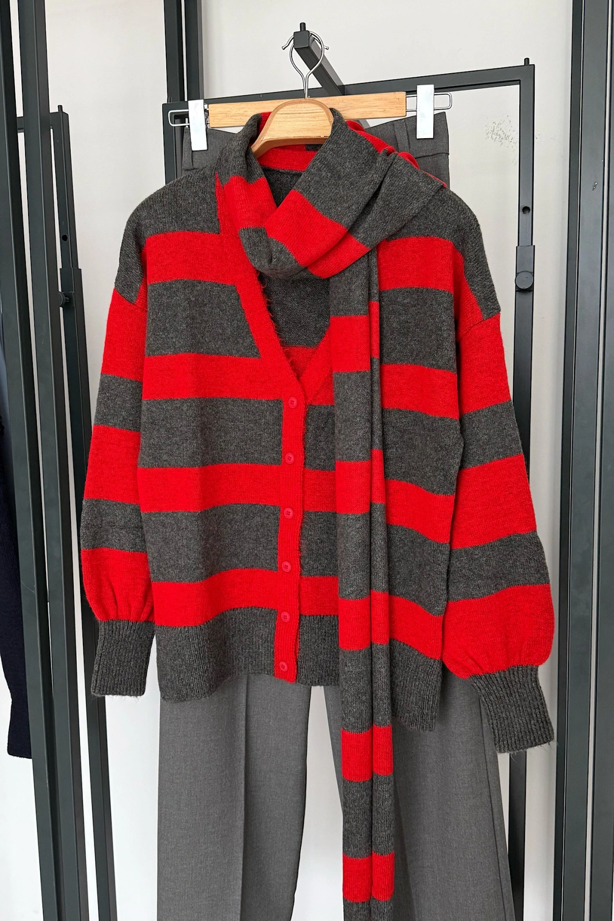 Atkılı Triko Hırka Antrasit-Kırmızı