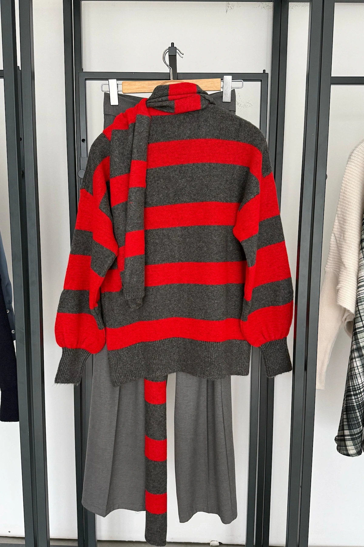 Atkılı Triko Hırka Antrasit-Kırmızı