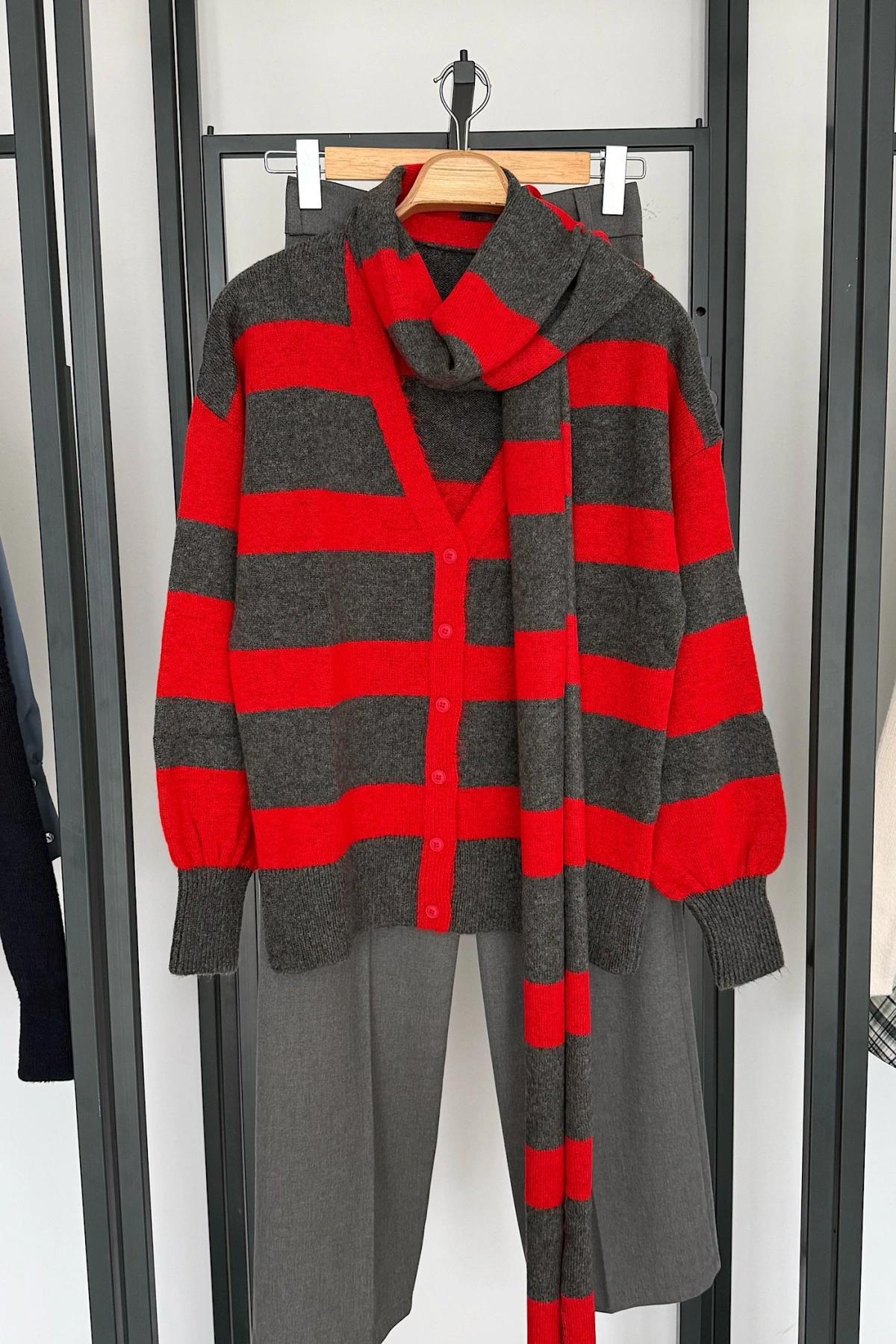 Atkılı Triko Hırka Antrasit-Kırmızı