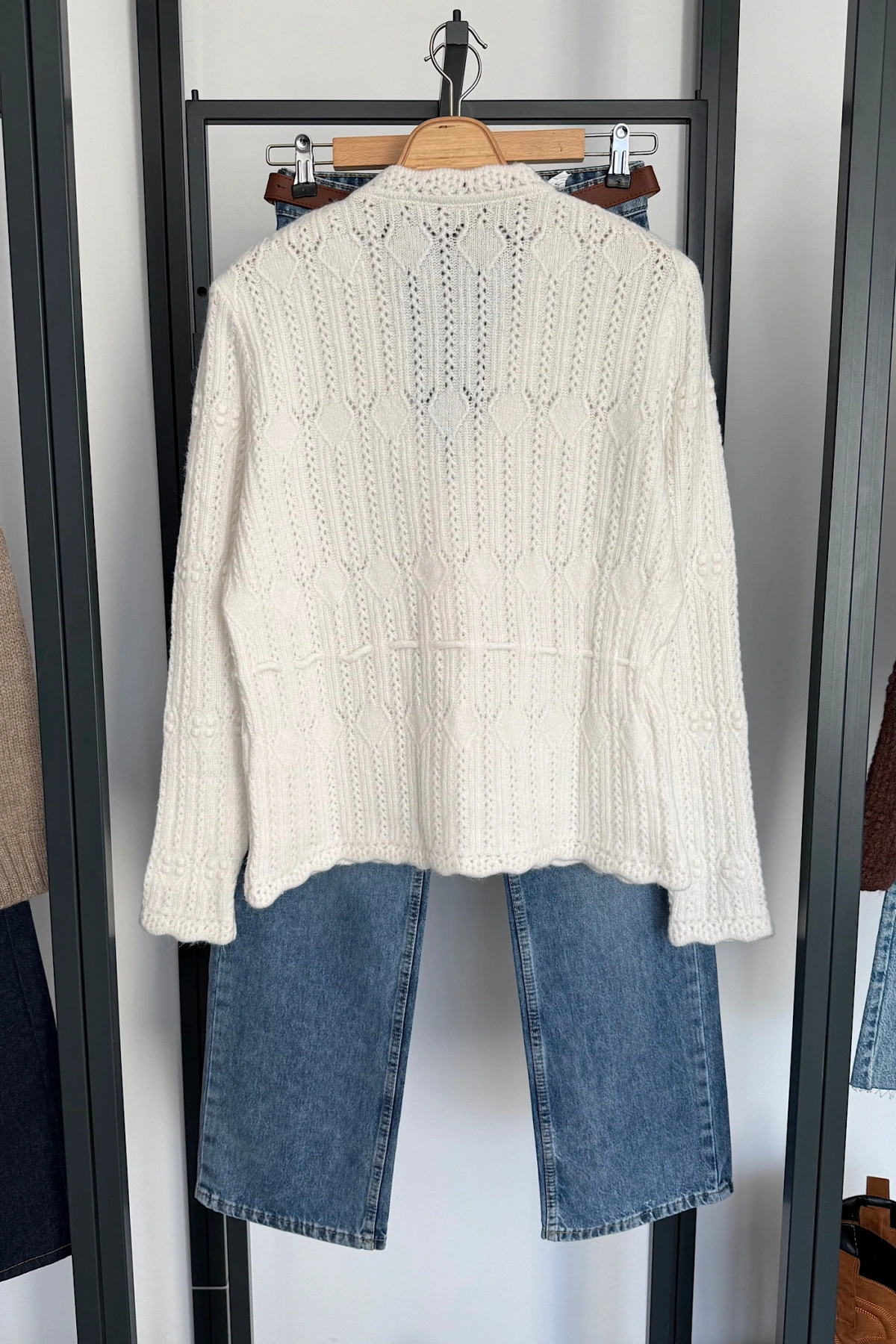 Bağcık Bağlamalı Hırka Ekru