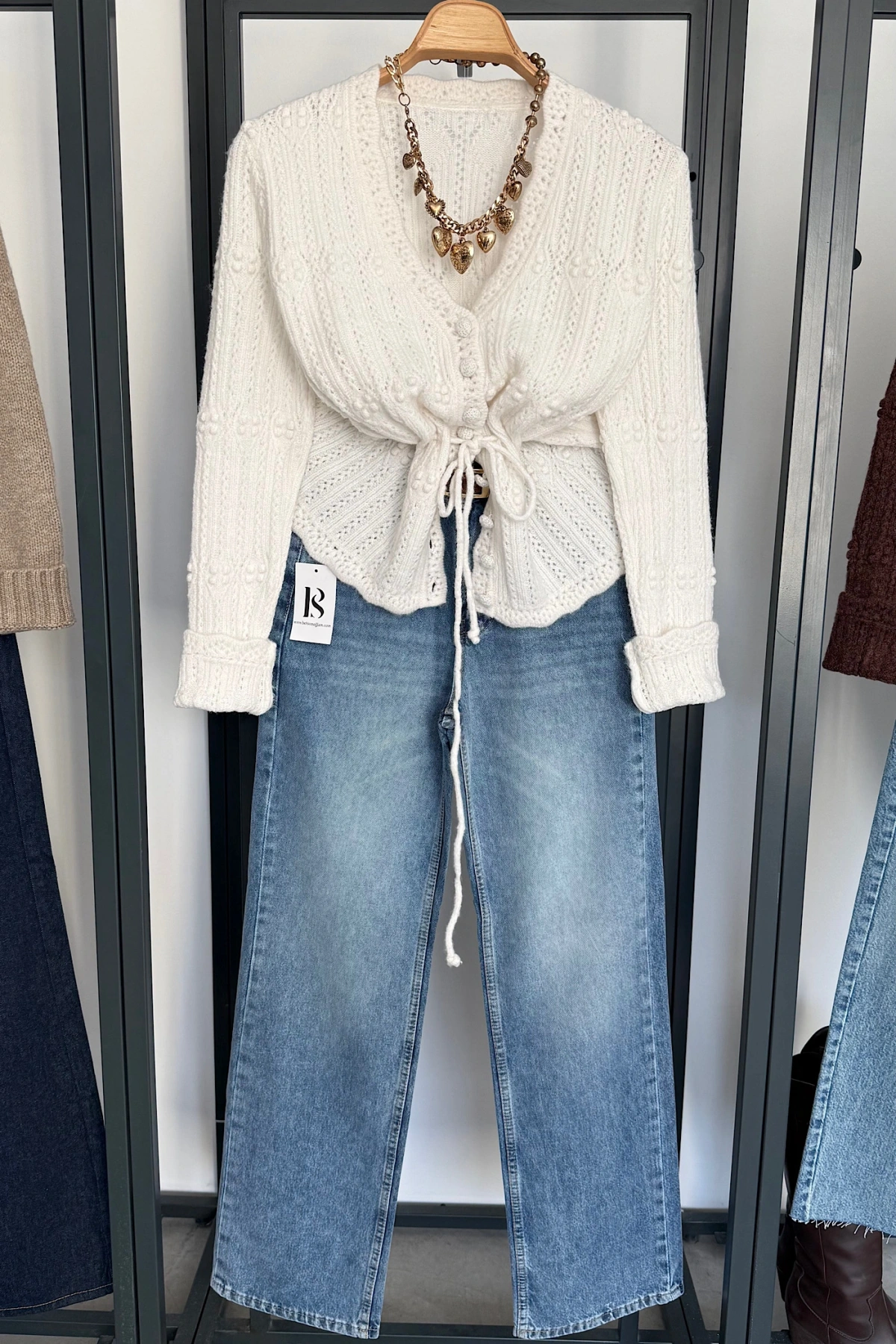 Bağcık Bağlamalı Hırka Ekru