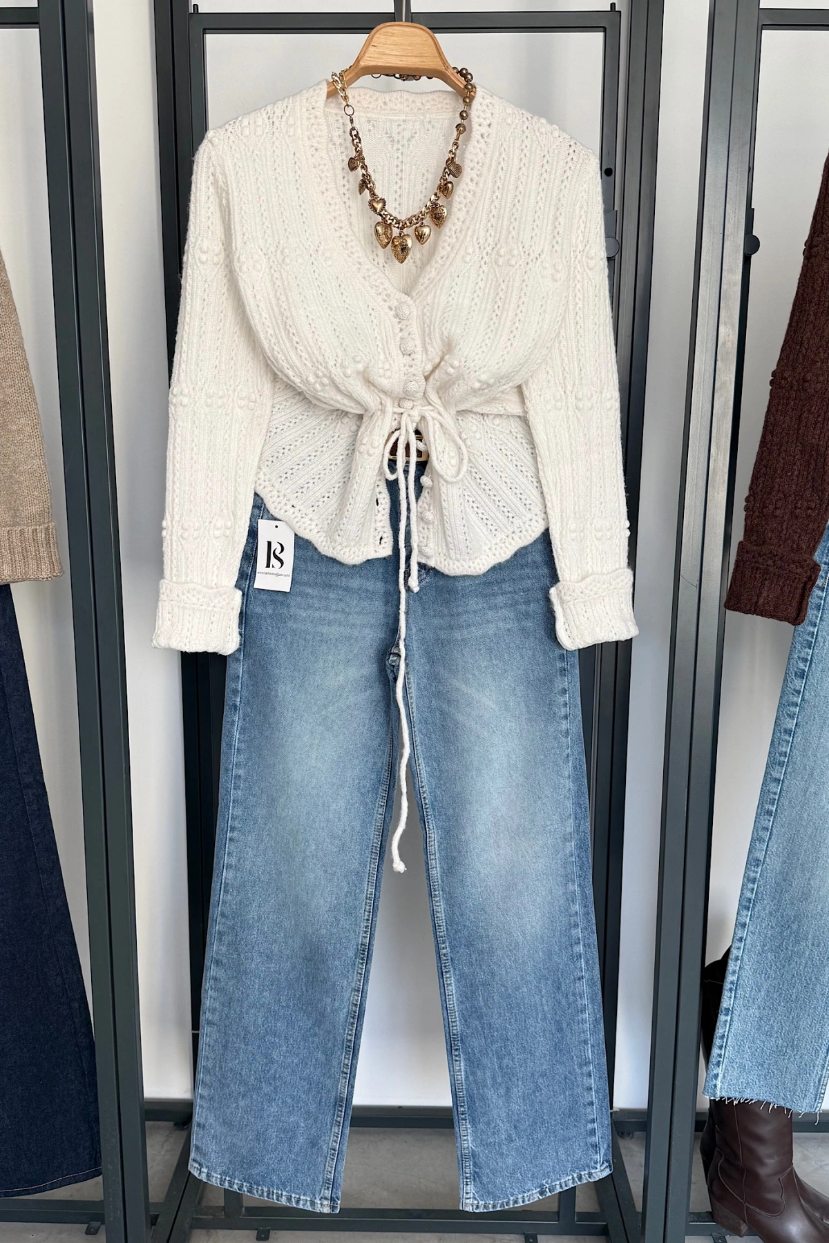 Bağcık Bağlamalı Hırka Ekru