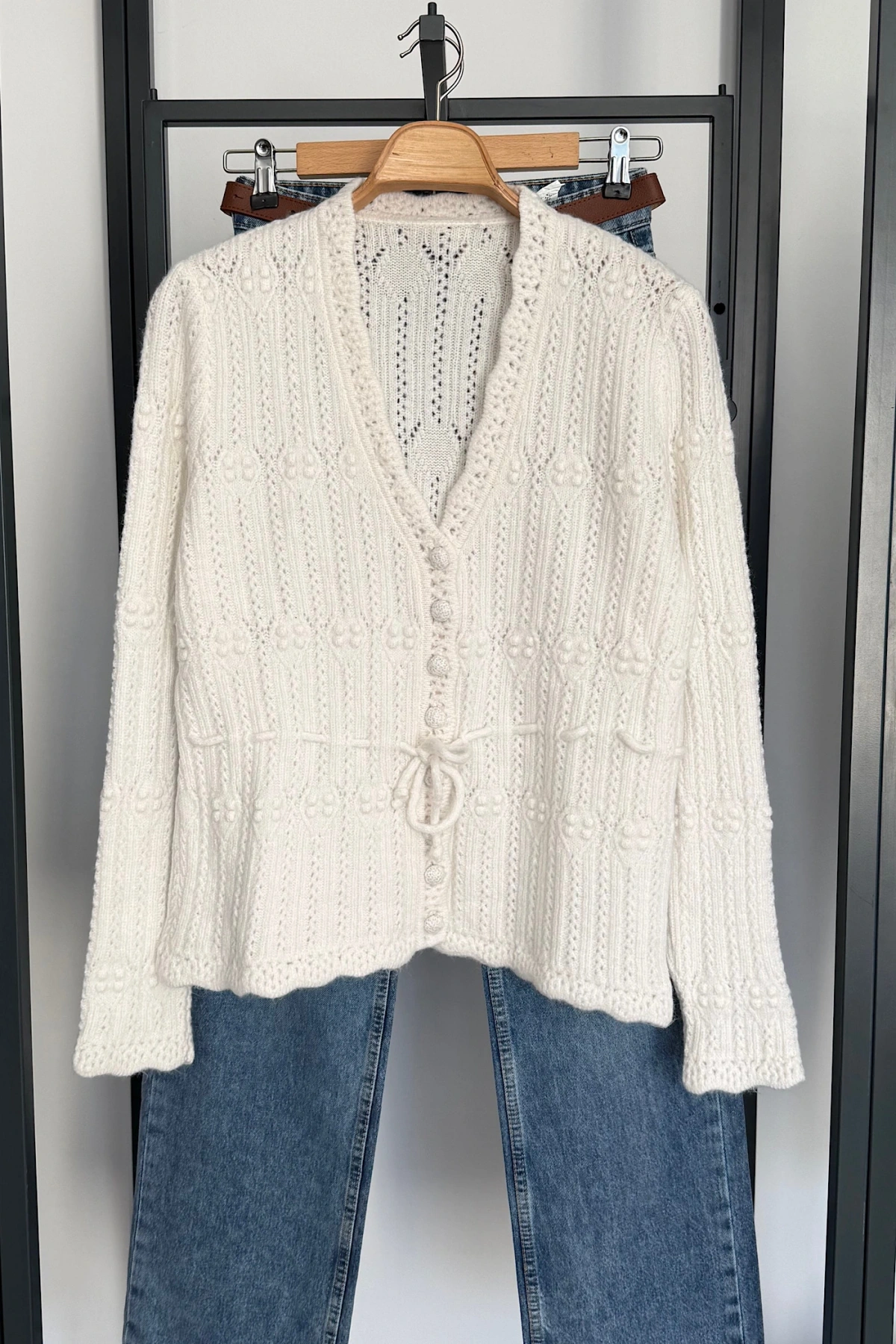 Bağcık Bağlamalı Hırka Ekru