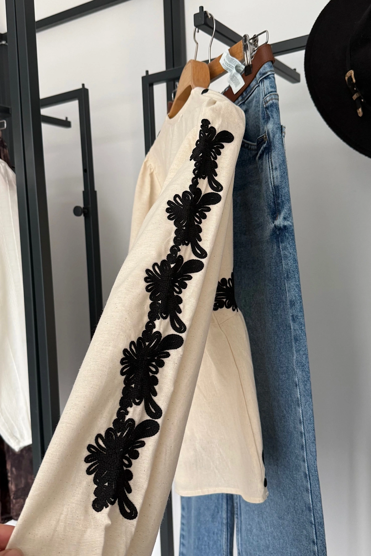 Balon Kol Desenli Bluz Bej