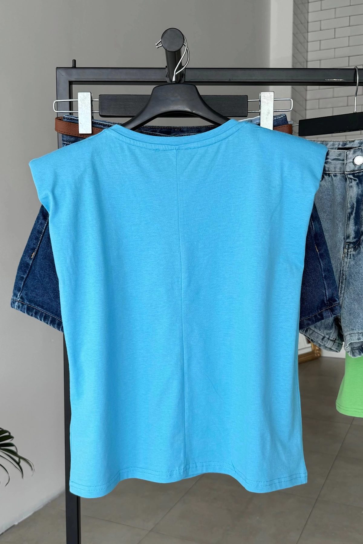Basic Vatkalı Kolsuz T-shirt Mavi