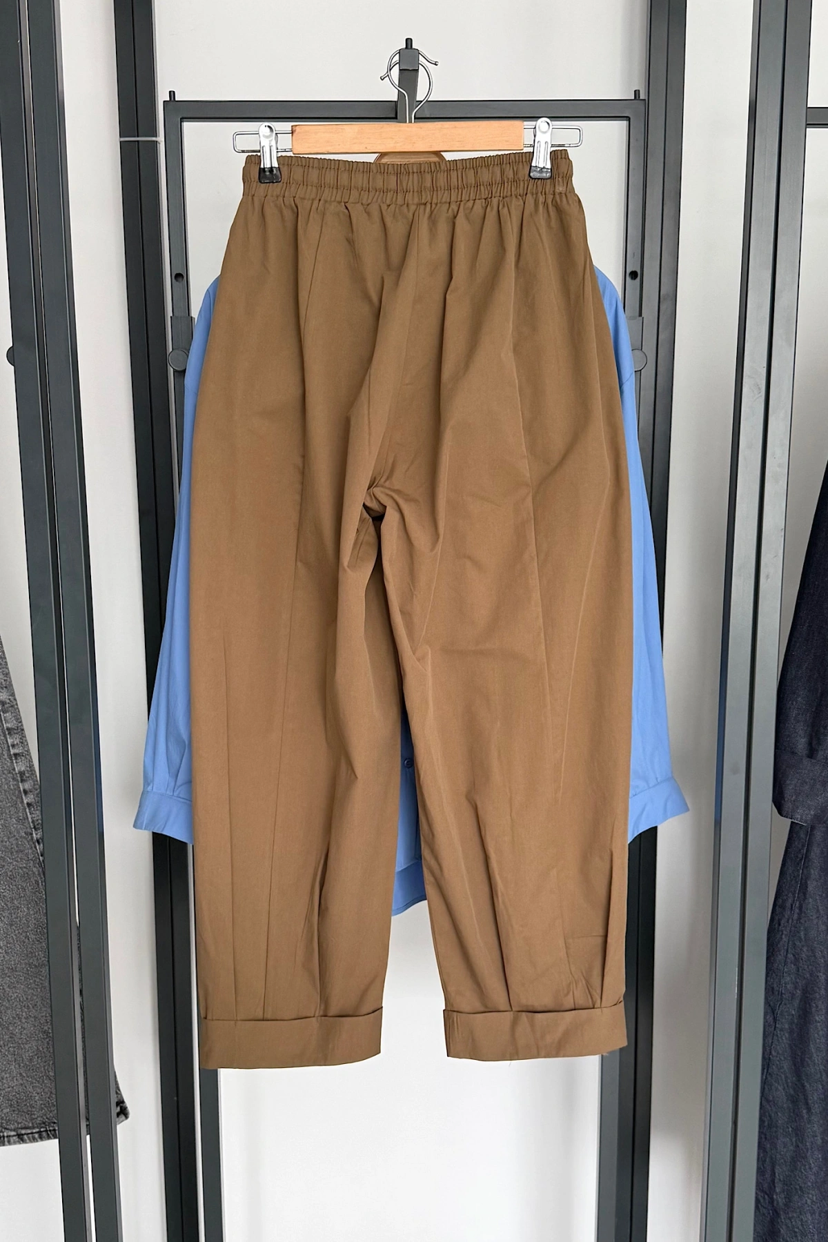 Beli Lastikli Bağcıklı Pantolon Camel