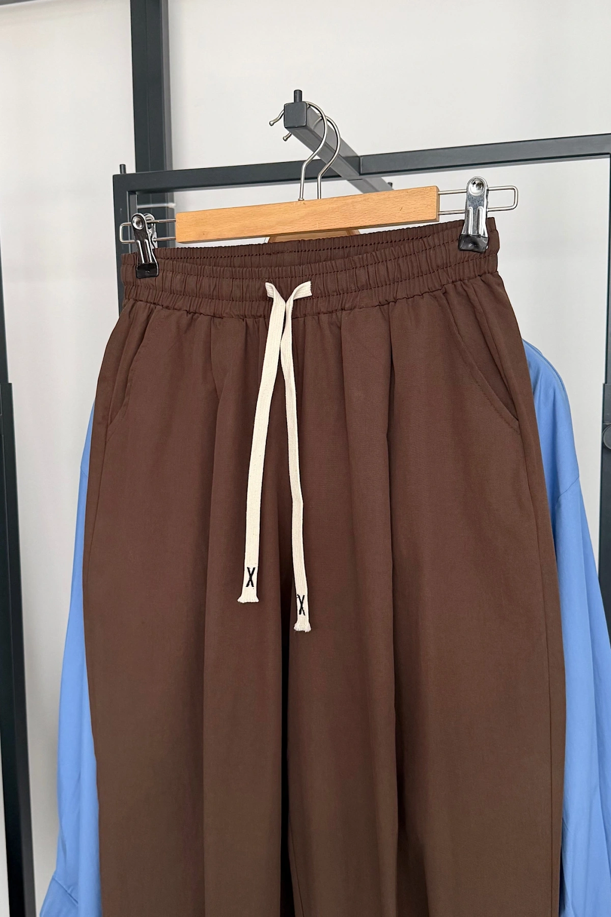 Beli Lastikli Bağcıklı Pantolon Kahverengi