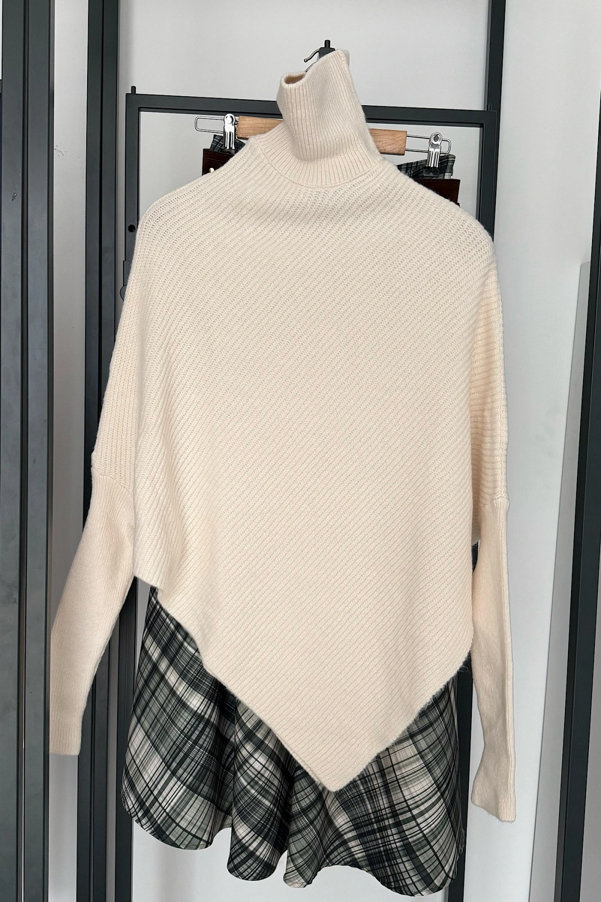 Boğazlı Triko Kazak Krem