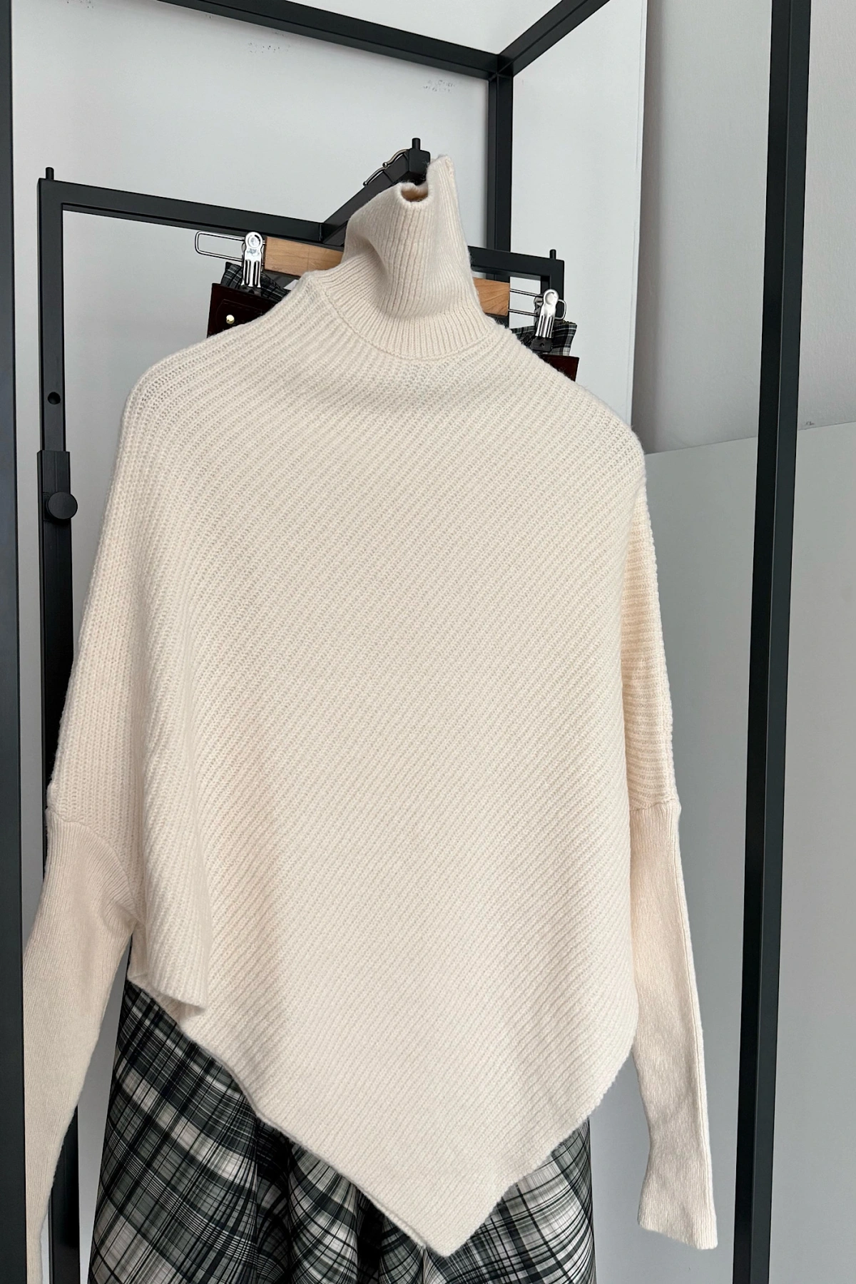 Boğazlı Triko Kazak Krem