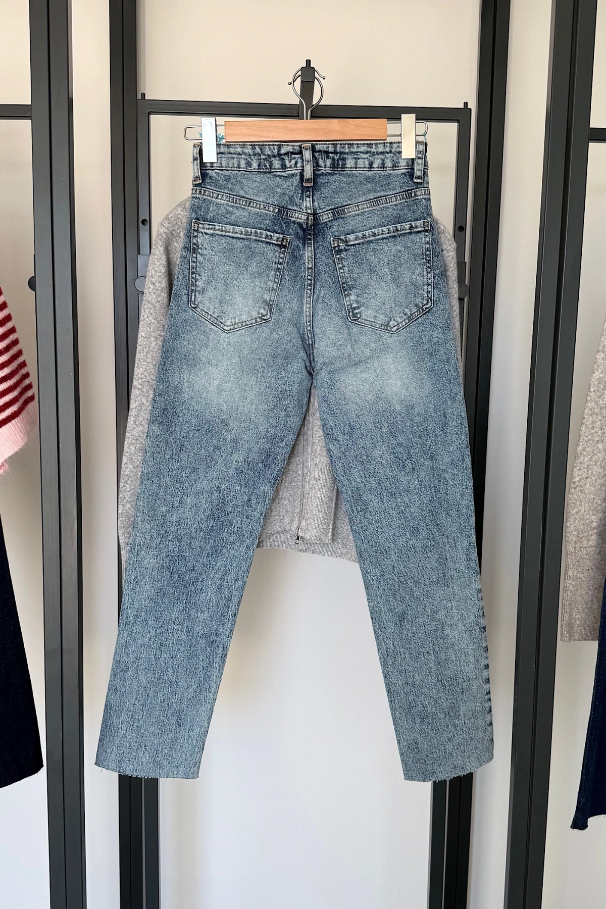 Boyfit Kesik Paça Jean Kar Yıkama