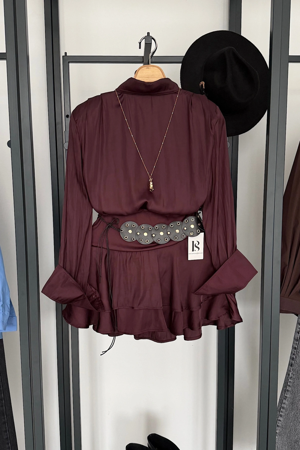 Büyük Kemer Detaylı Saten Takım Bordo