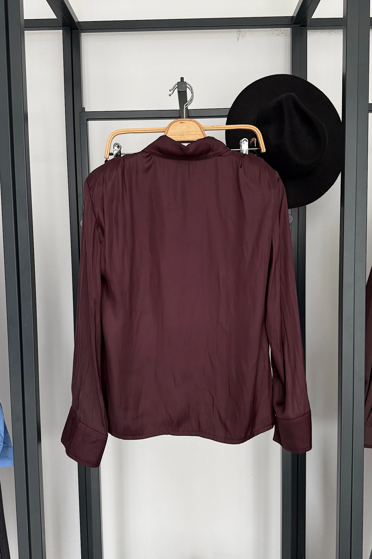 Büyük Kemer Detaylı Saten Takım Bordo