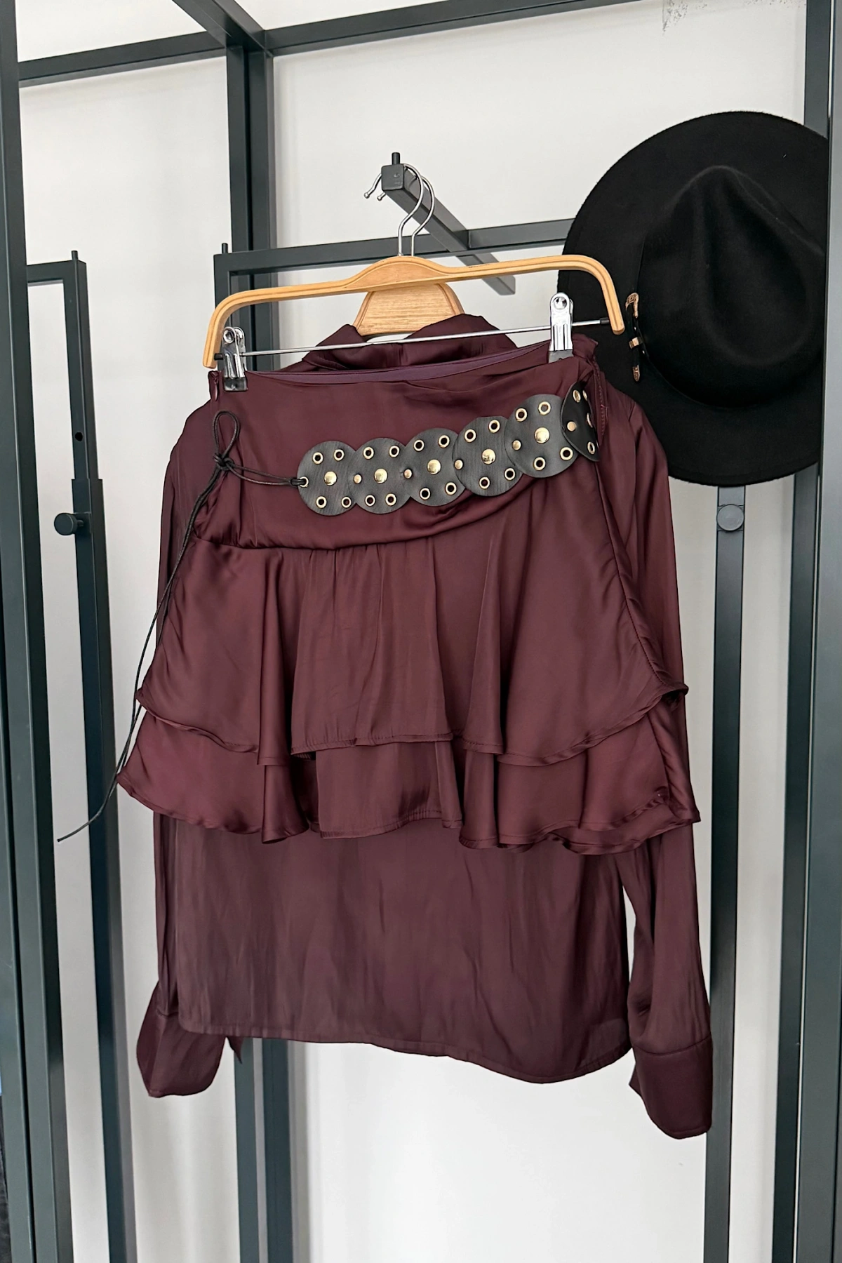 Büyük Kemer Detaylı Saten Takım Bordo