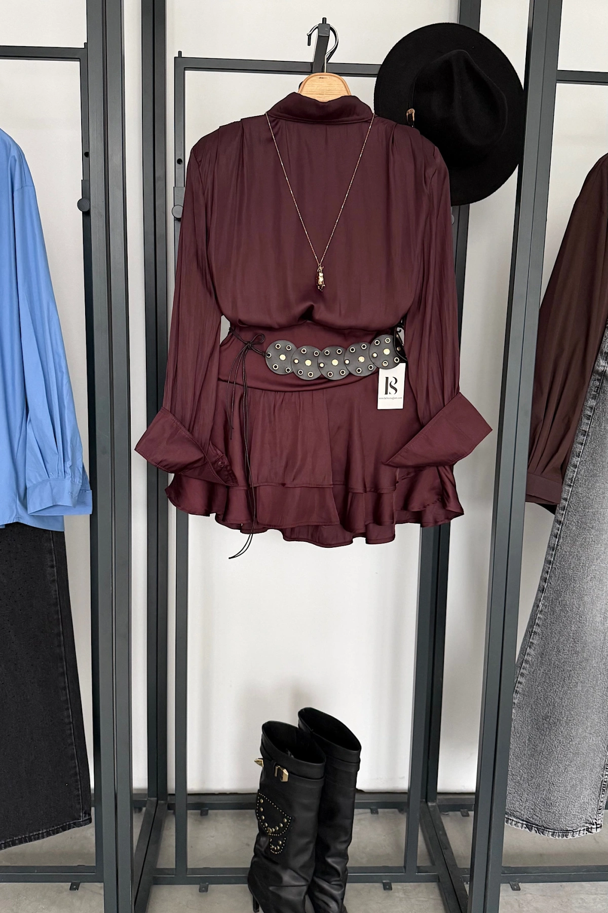 Büyük Kemer Detaylı Saten Takım Bordo