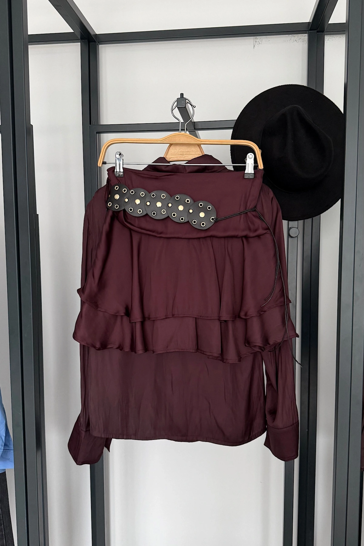 Büyük Kemer Detaylı Saten Takım Bordo