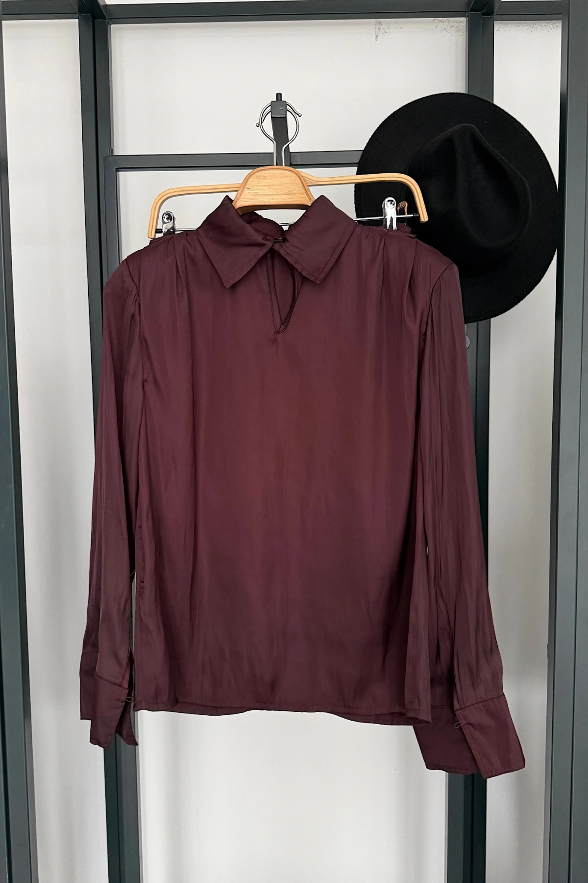 Büyük Kemer Detaylı Saten Takım Bordo