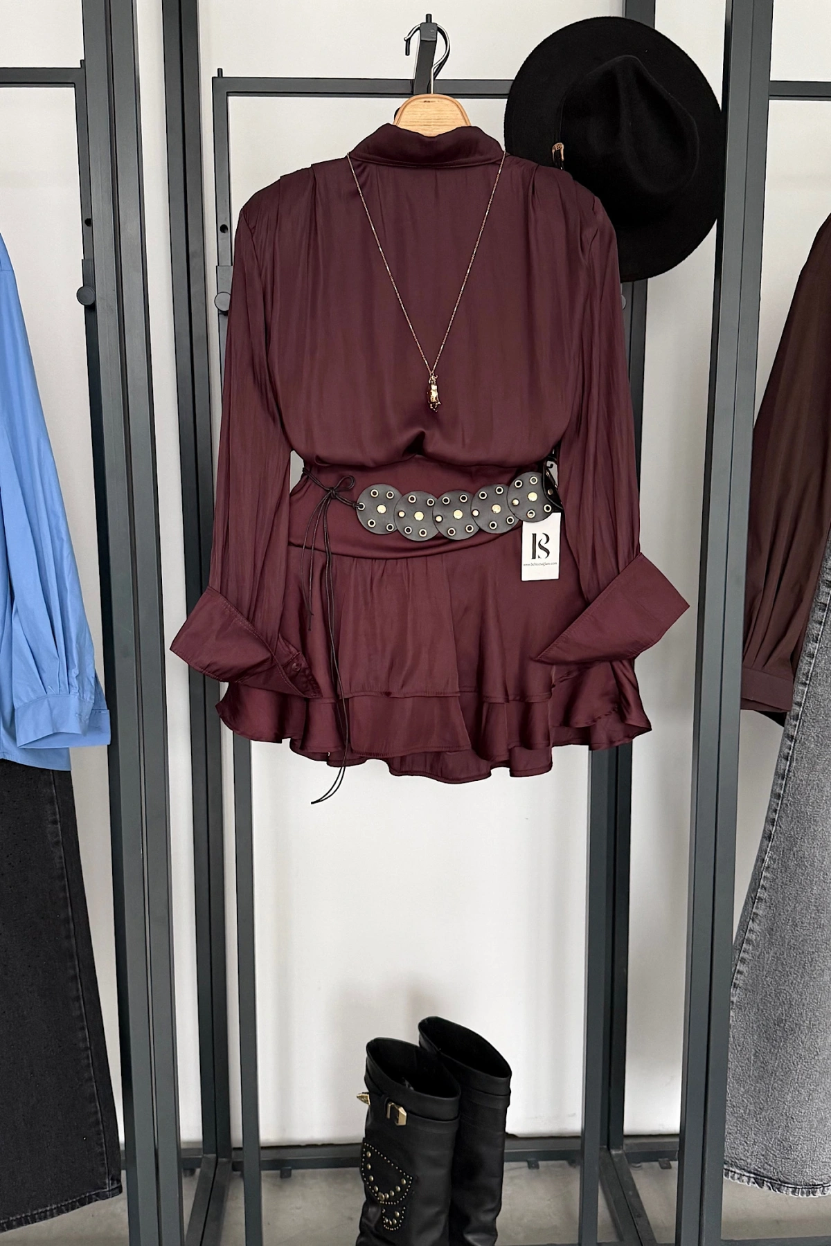 Büyük Kemer Detaylı Saten Takım Bordo