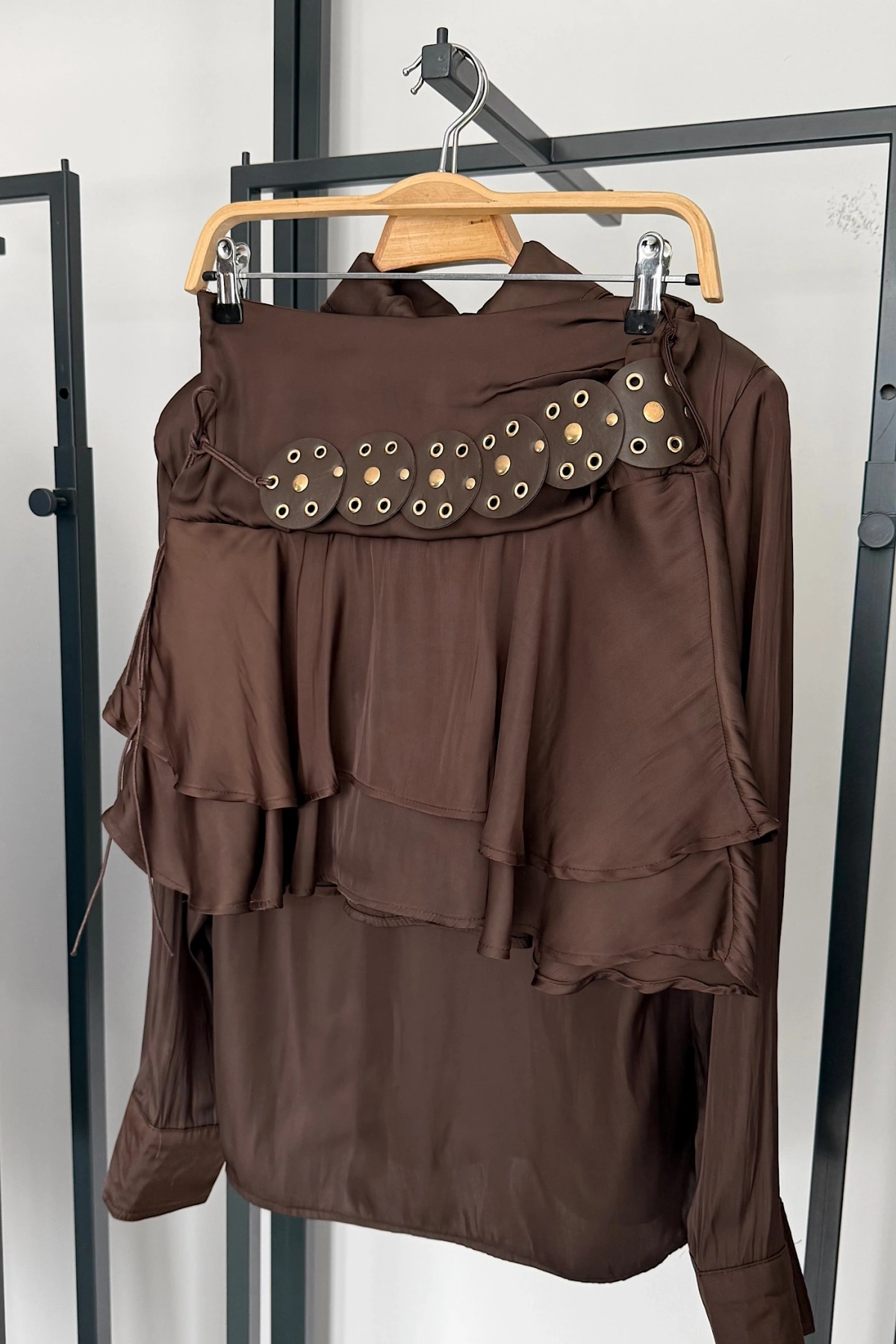 Büyük Kemer Detaylı Saten Takım Kahverengi