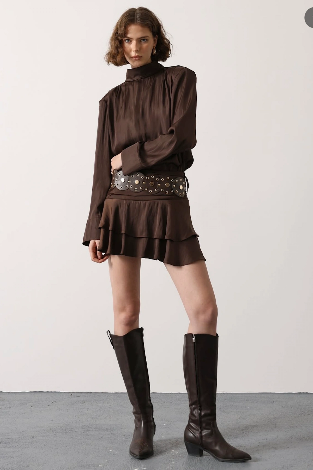 Büyük Kemer Detaylı Saten Takım Kahverengi