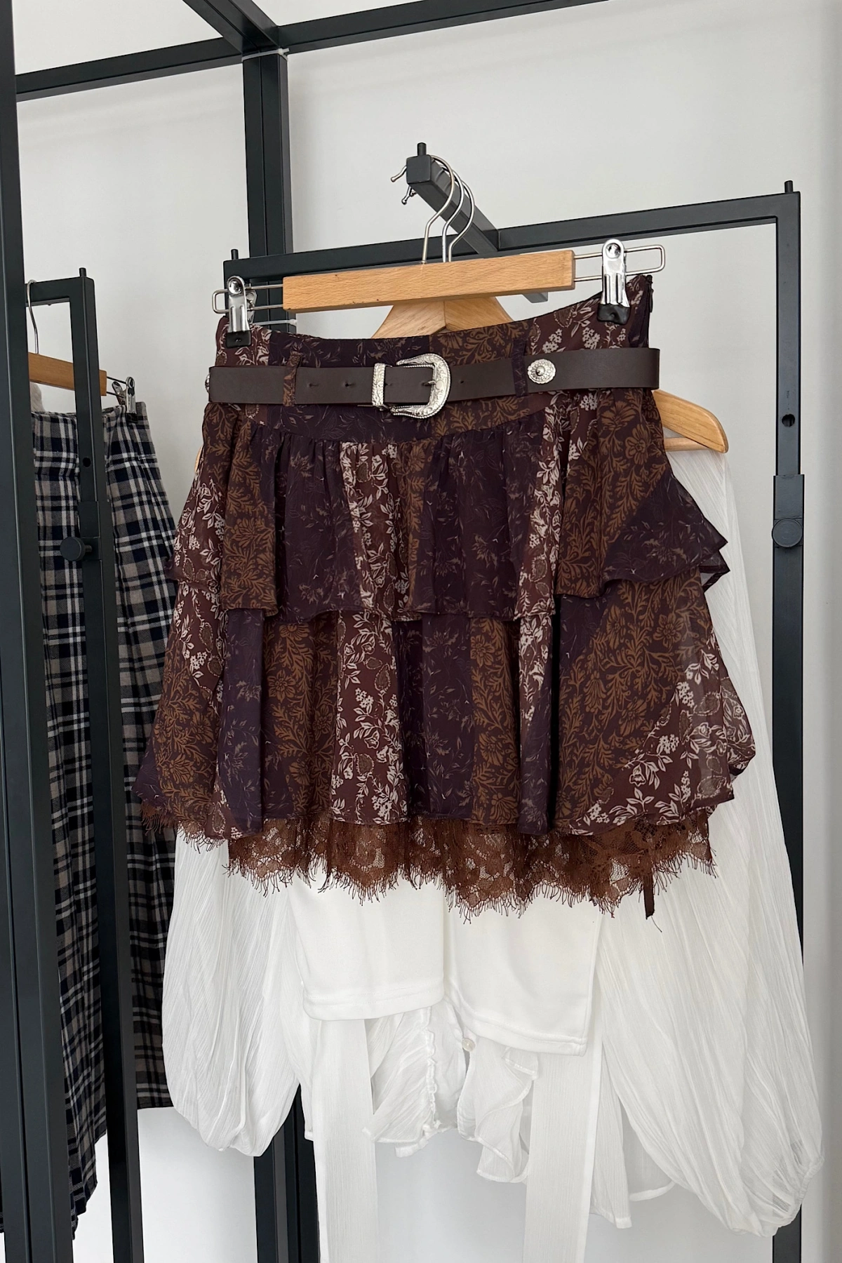 Çiçek Desenli Kendinden Kemerli Etek Kahverengi