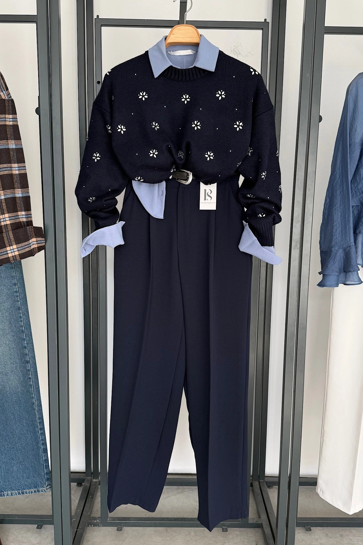 Çiçek Taşlı Kazak Lacivert