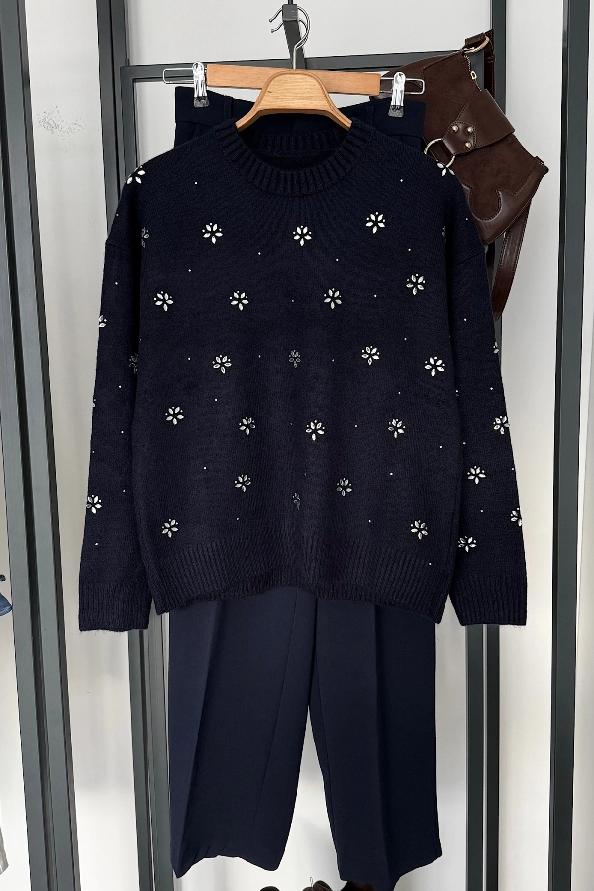 Çiçek Taşlı Kazak Lacivert