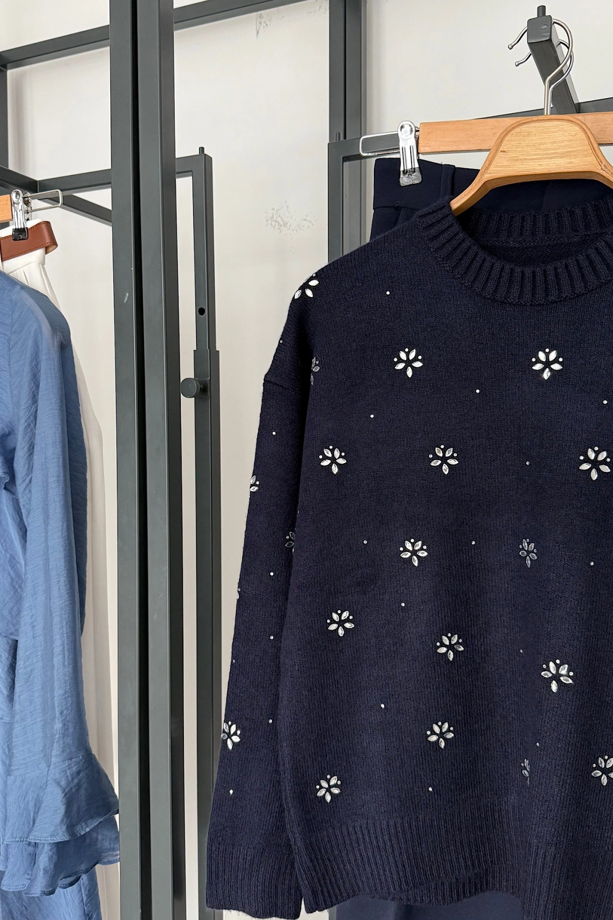 Çiçek Taşlı Kazak Lacivert