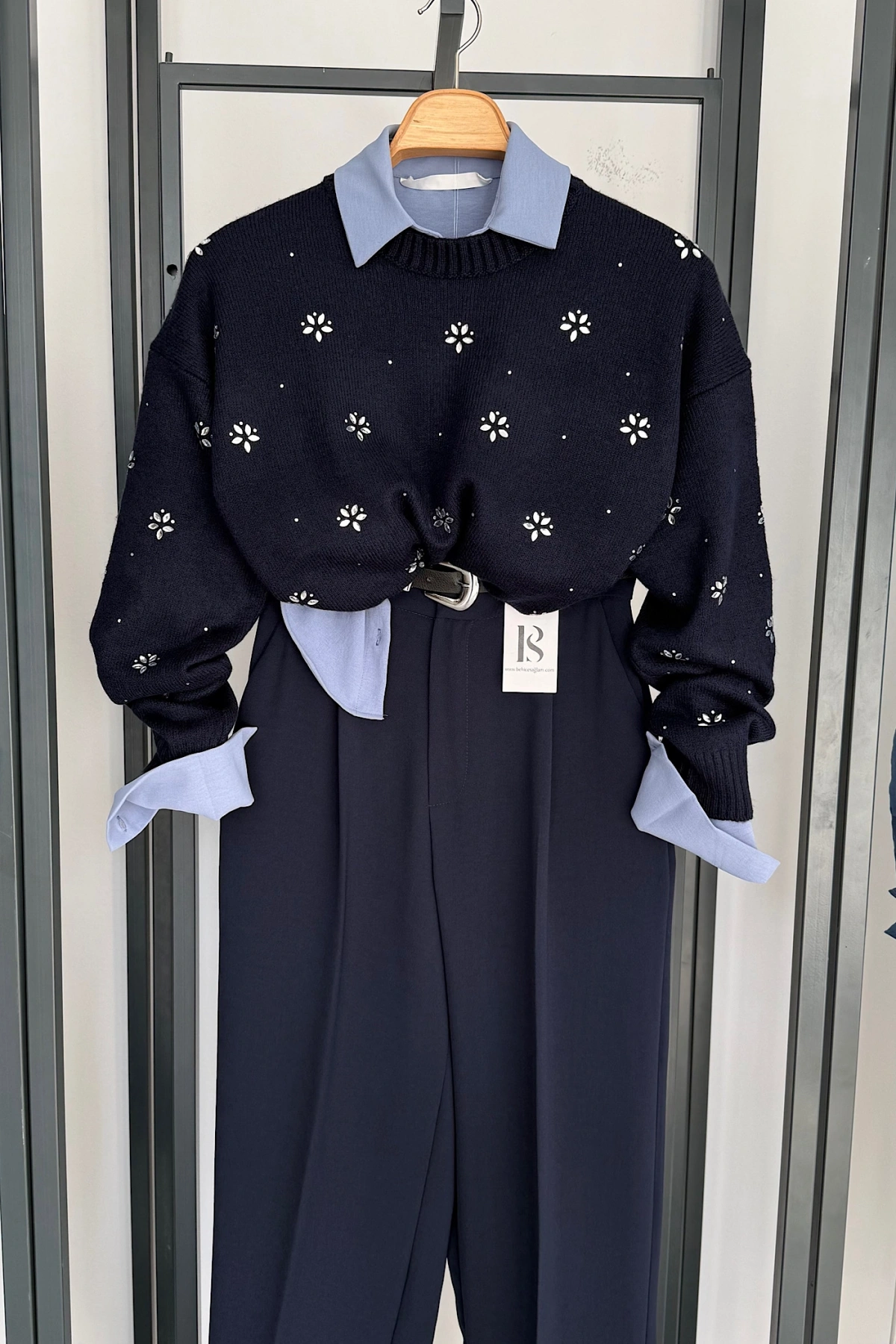 Çiçek Taşlı Kazak Lacivert