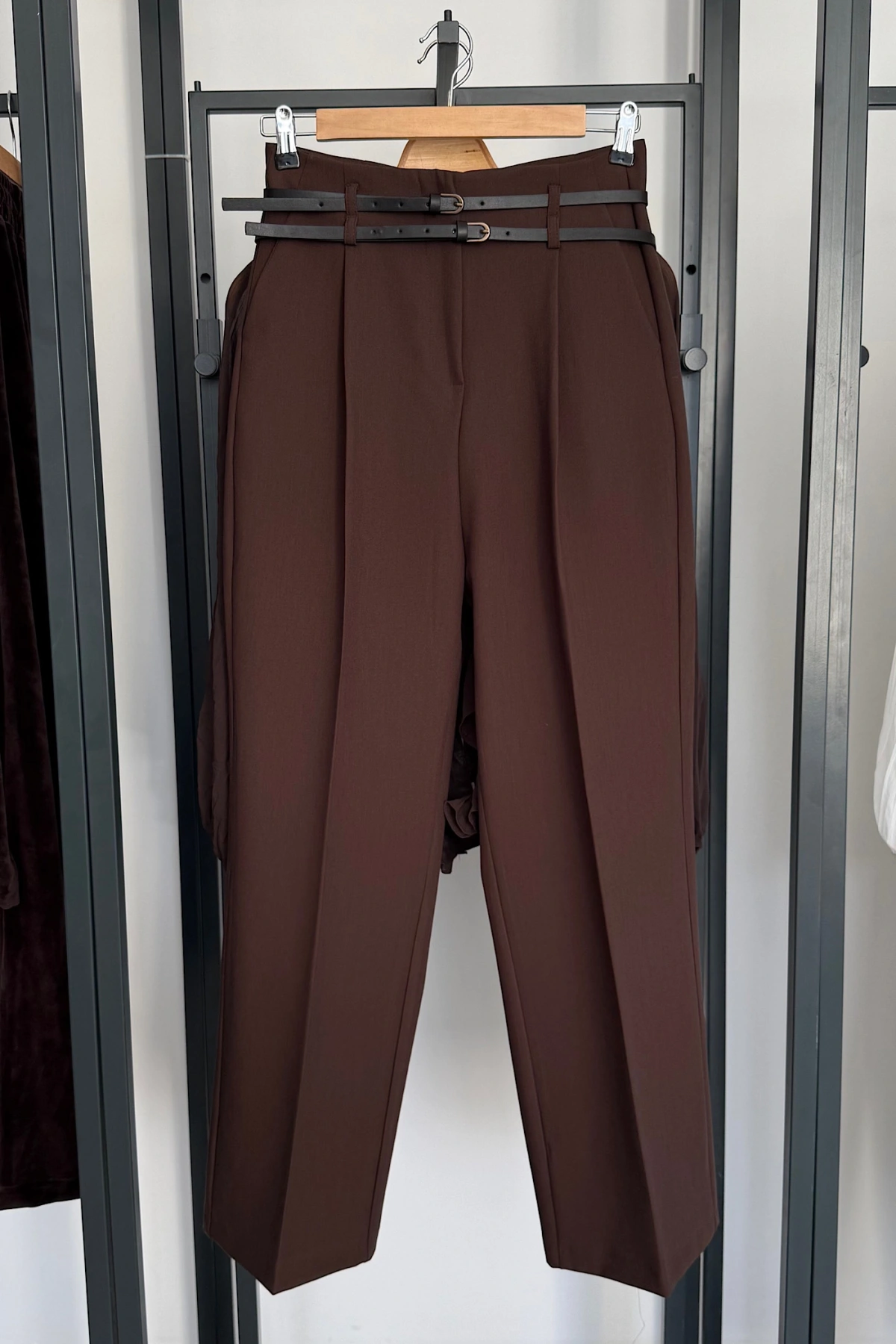 Çift Köprülü Pileli Pantolon Kahverengi