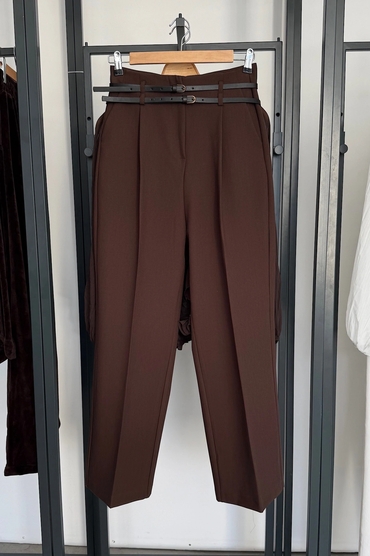 Çift Köprülü Pileli Pantolon Kahverengi