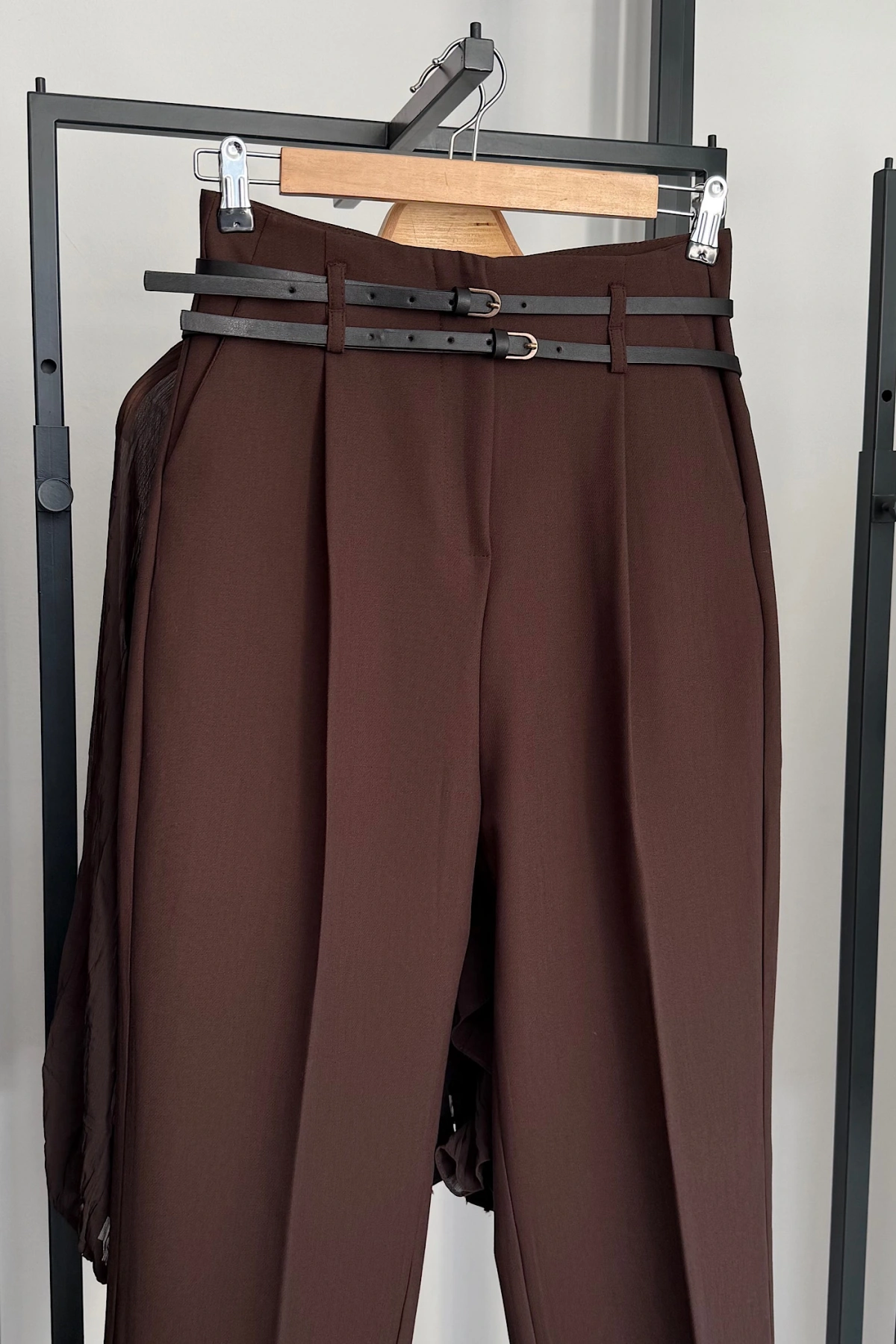 Çift Köprülü Pileli Pantolon Kahverengi