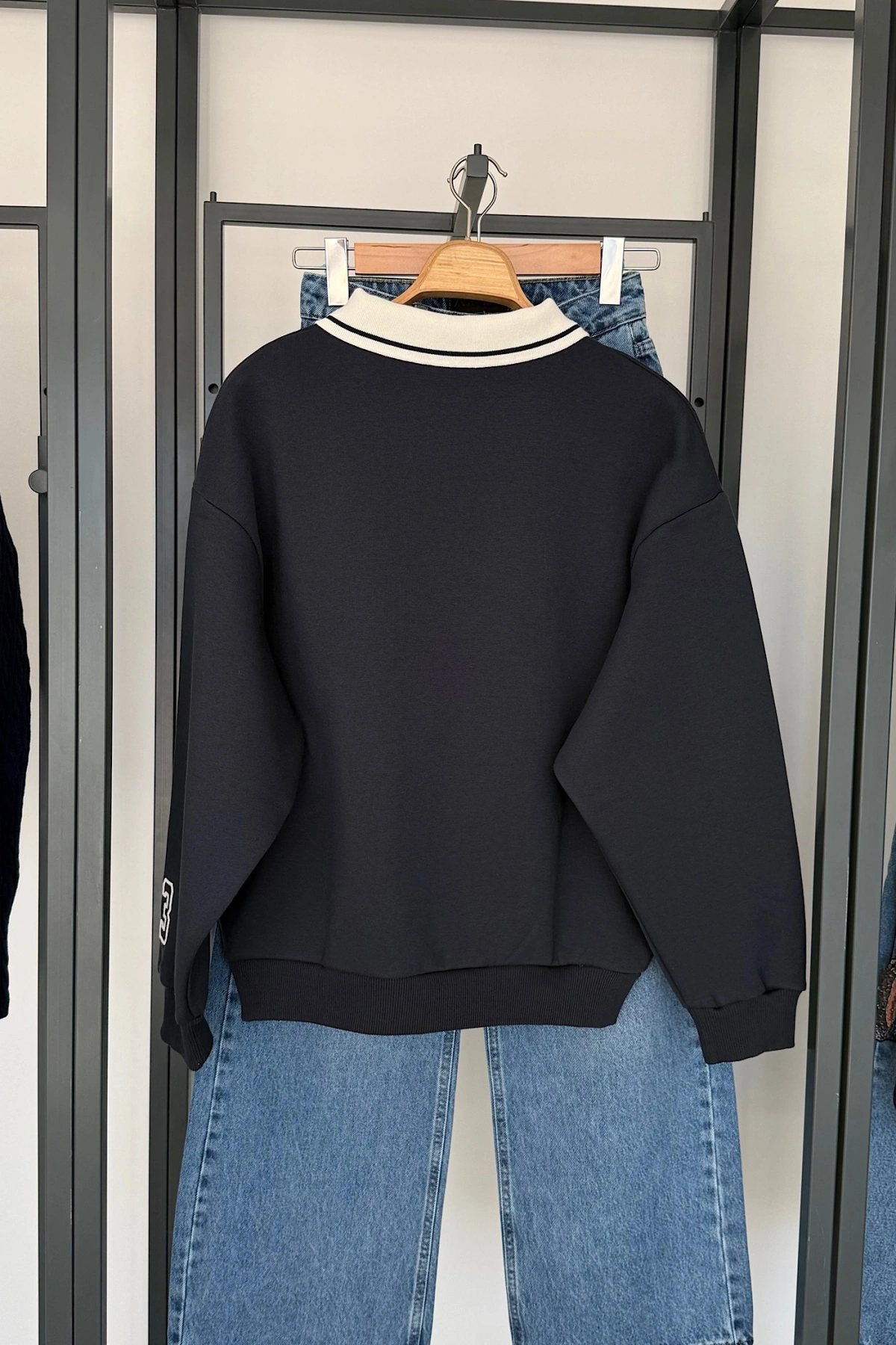 Contrast Polo Yaka Sweatshirt