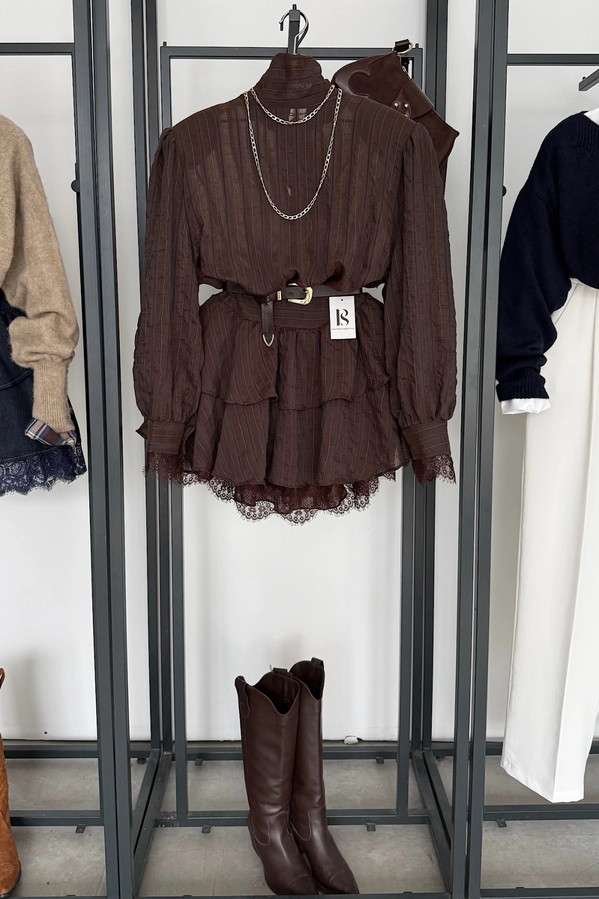 Dantel Detay Vatkalı Elbise Kahverengi