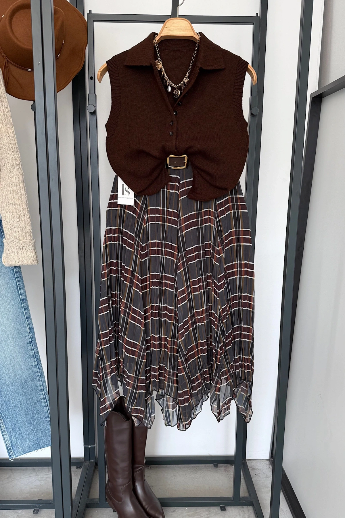 Düğmeli Kolsuz Kazak Acı Kahve