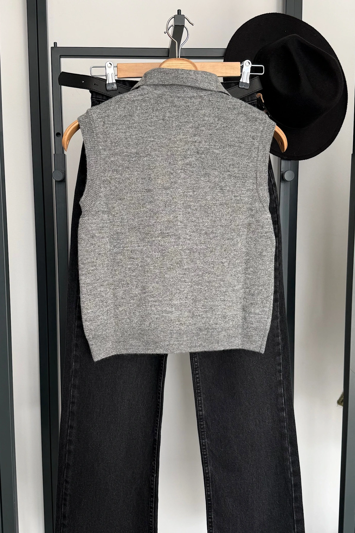 Düğmeli Kolsuz Kazak Gri