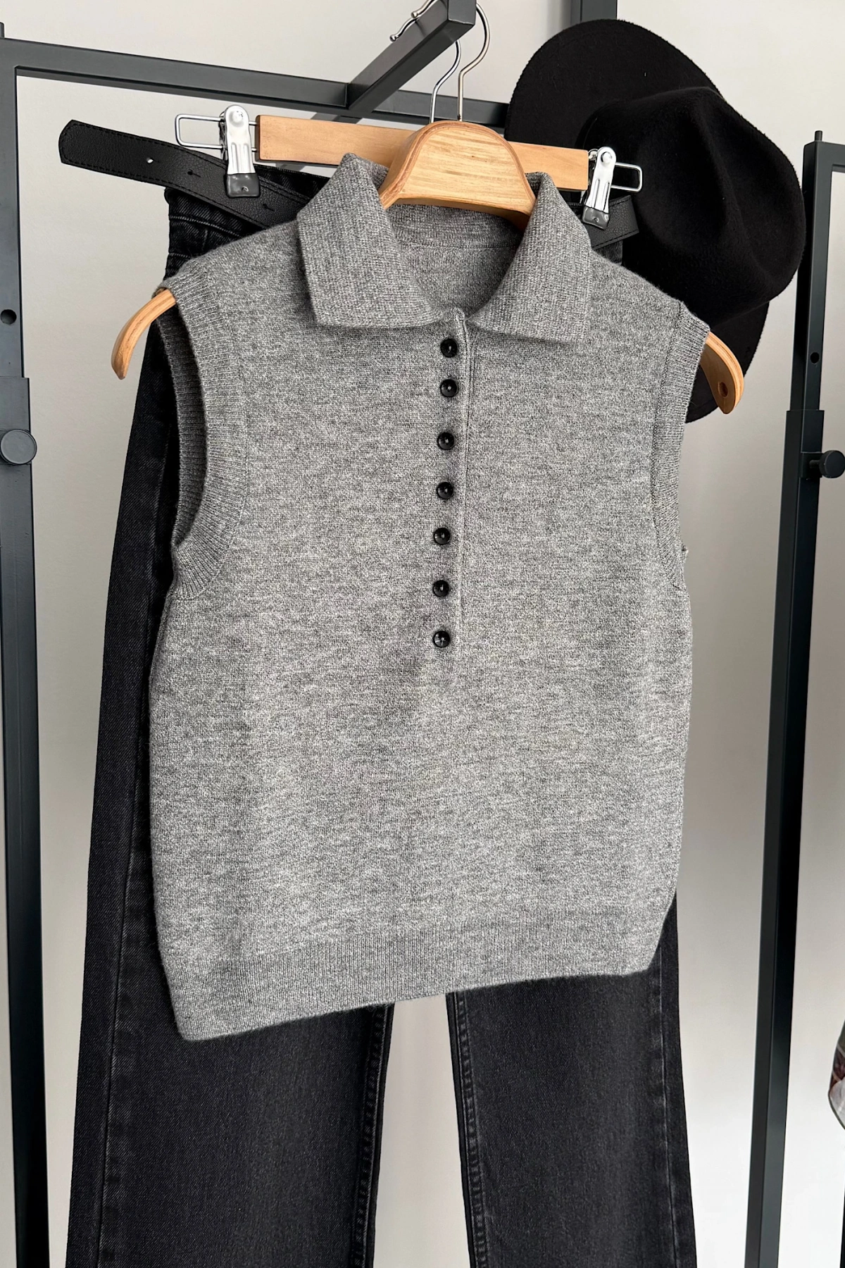 Düğmeli Kolsuz Kazak Gri