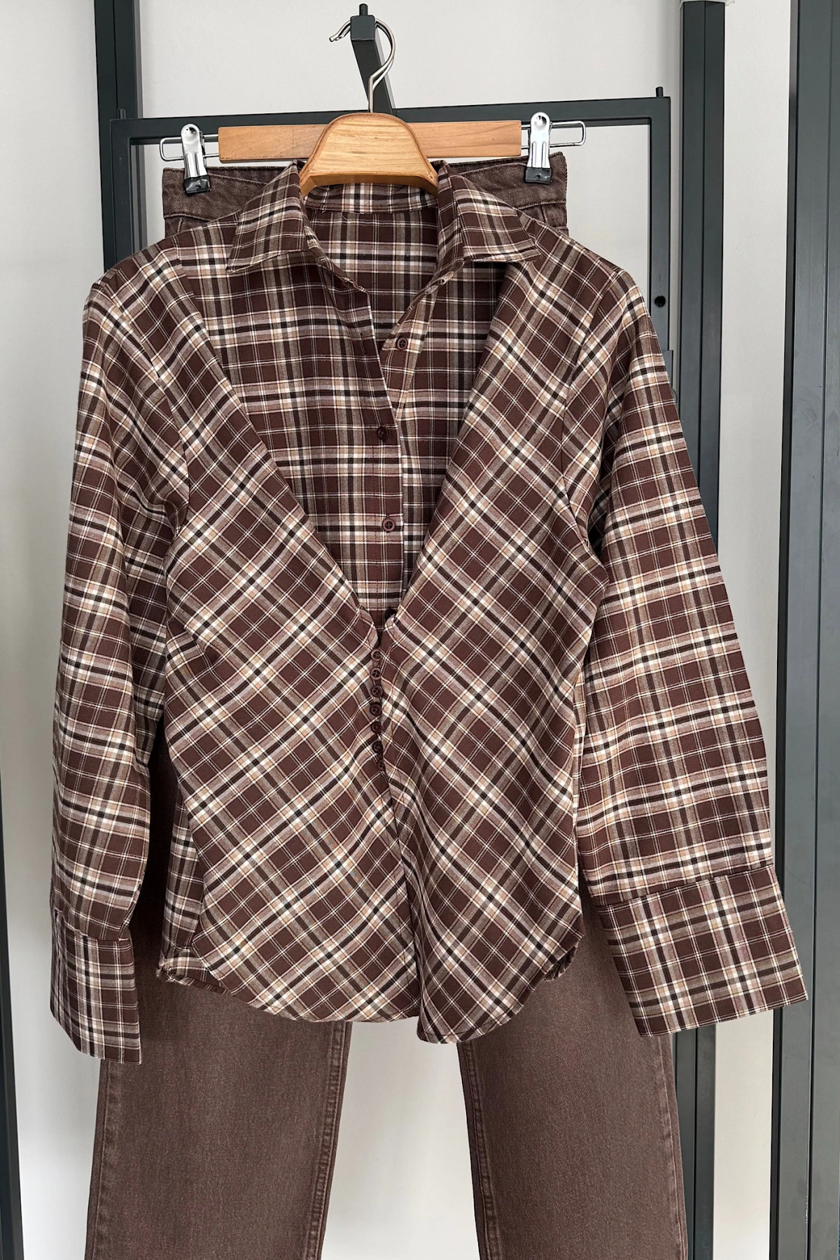 Ekose Desen Düğme Detaylı Gömlek Kahve-Ekru