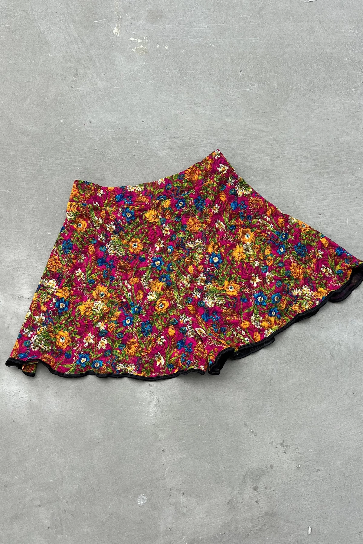 Hem Binding Floral Shorts