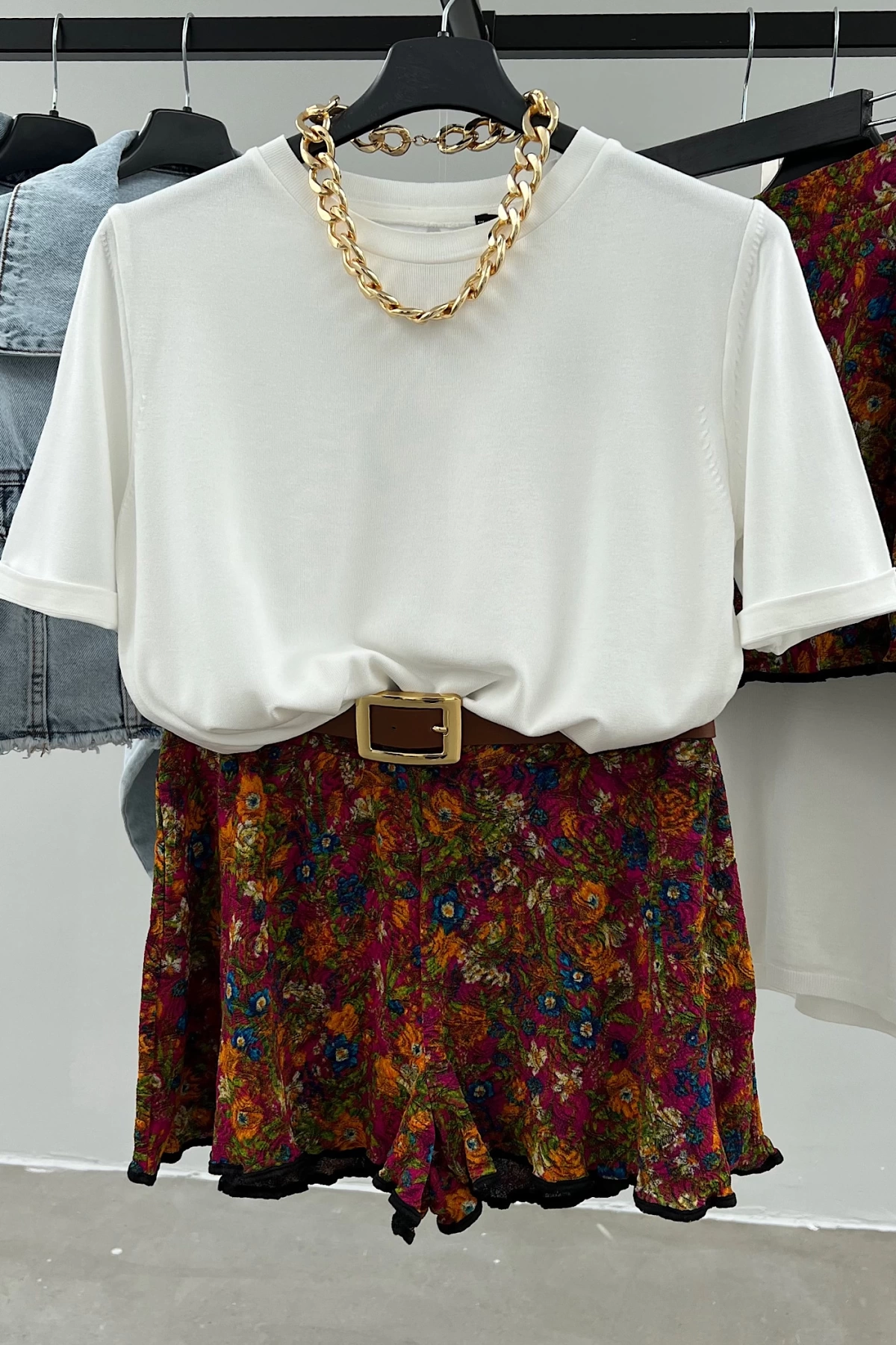 Hem Binding Floral Shorts