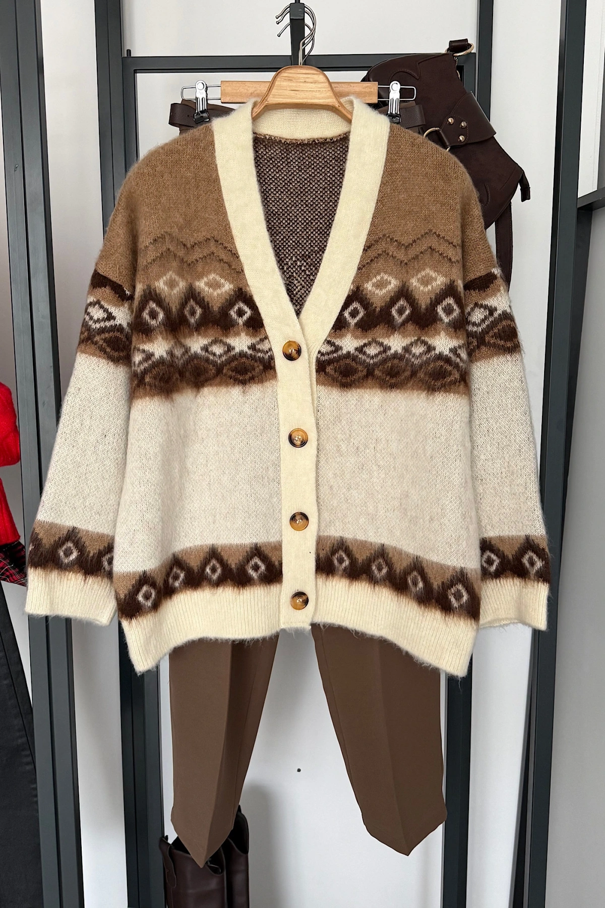 Geometrik Desenli Şardonlu Hırka Krem