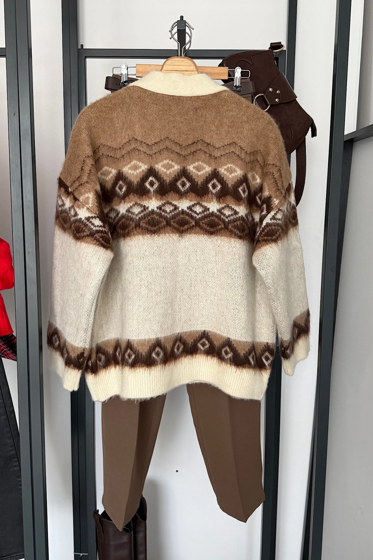 Geometrik Desenli Şardonlu Hırka Krem