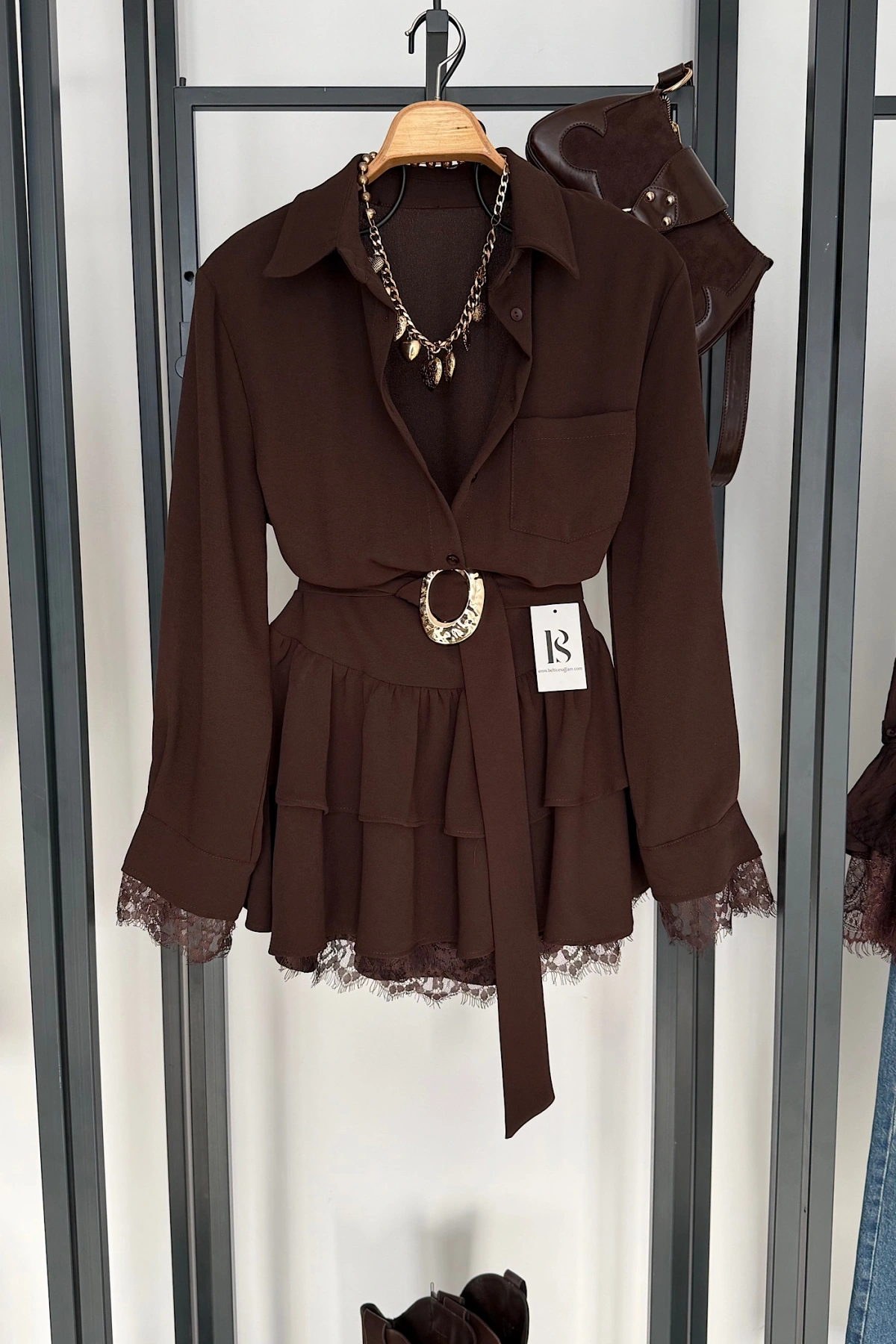 Gold Kemerli Dantel Detaylı Elbise Kahverengi