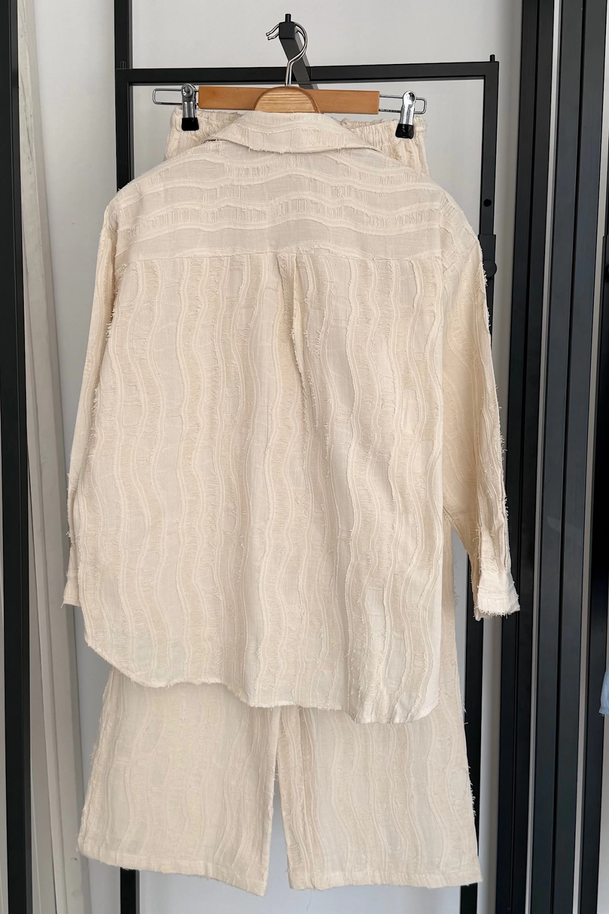 Premium Dokulu Gömlek Pantolon Takım Bej