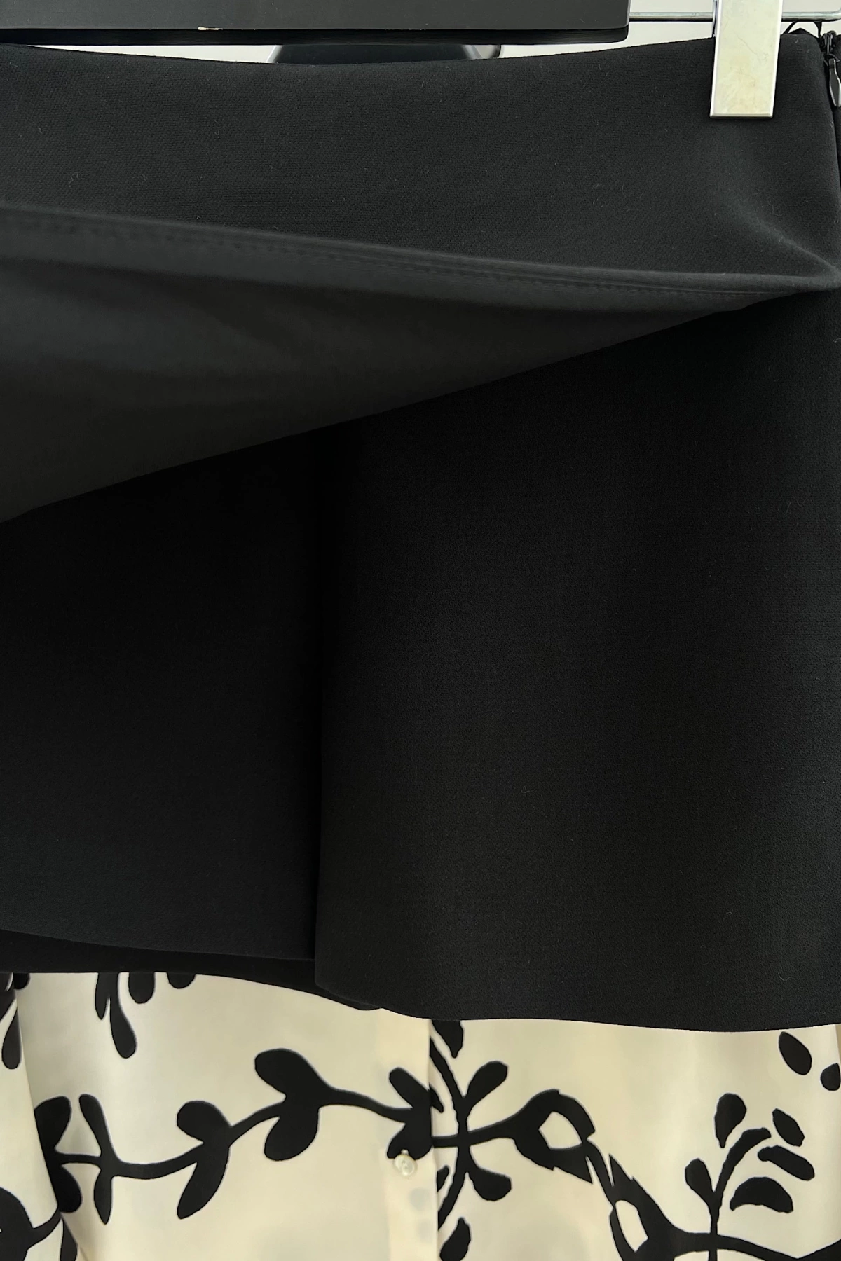 Inner Lined Covered Short Skirt