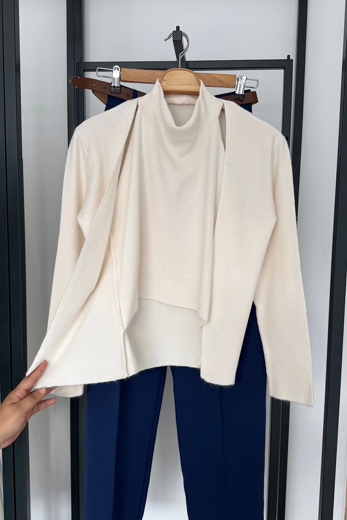 İçinden Body Detaylı Hırka Krem
