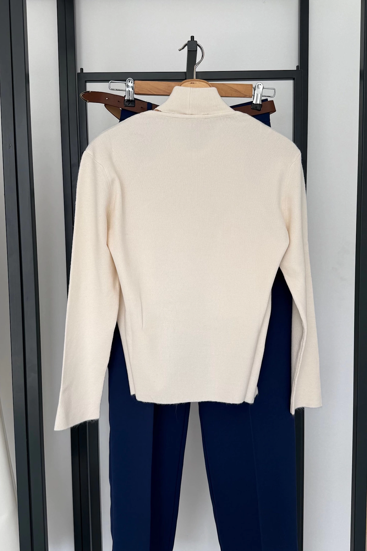 İçinden Body Detaylı Hırka Krem